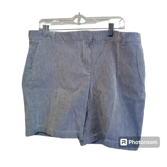Tommy Hilfiger Seersucker Shorts Blue White Stripes Pockets Women Size‎ 16 - Picture 1 of 6